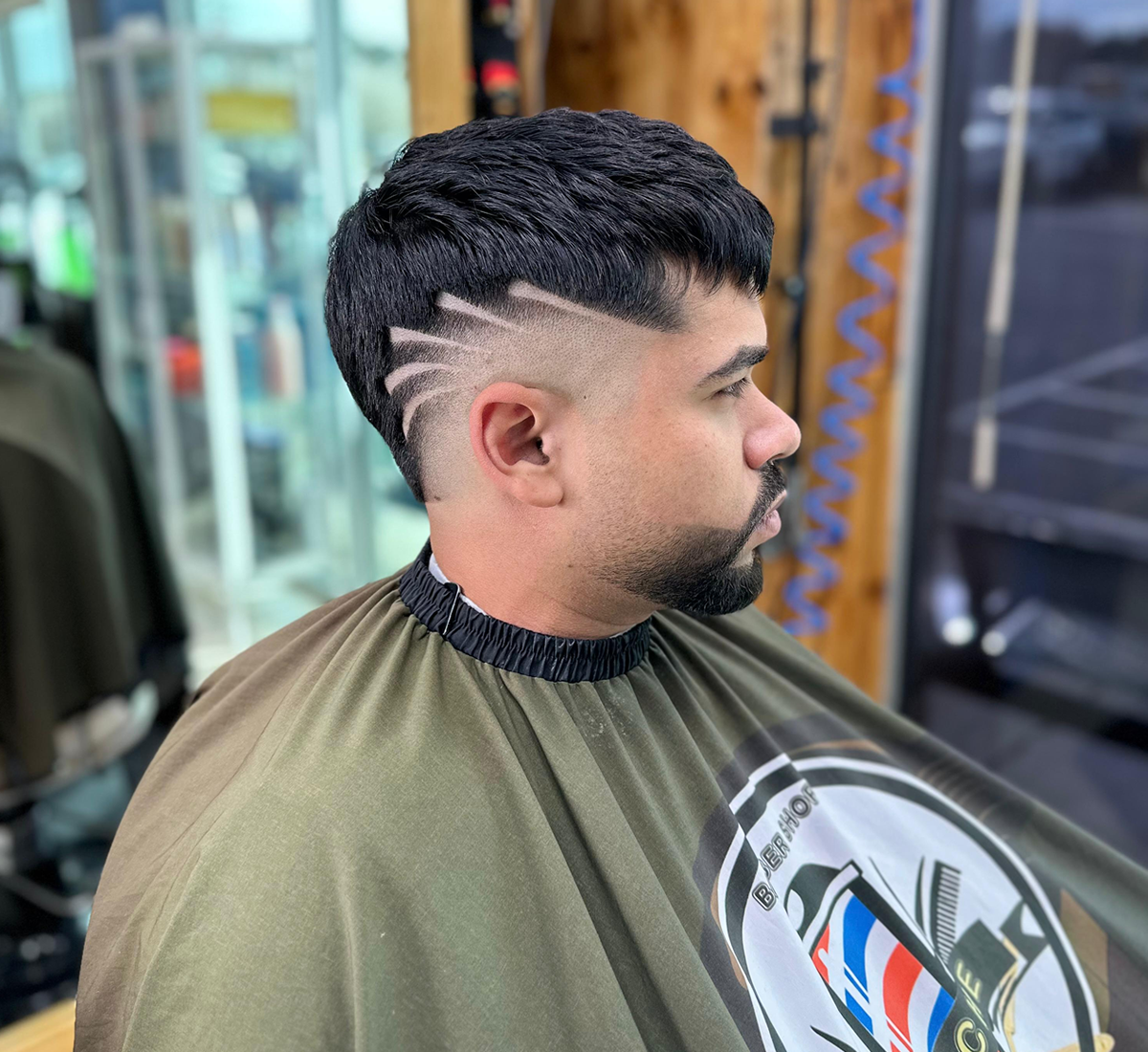 http://dkachebarbershop.com/wp-content/uploads/2025/01/dkache_barbershop_photo_01.png